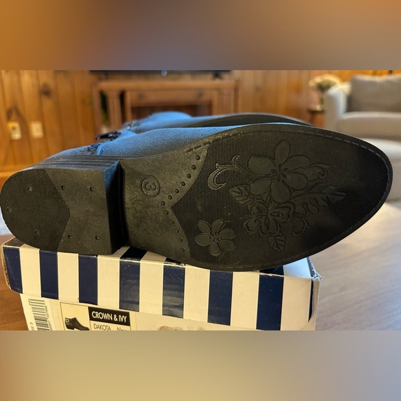 NWT, in box, Crown & Ivy navy booties girl’s sz 3, women’s sz 5 - Picture 6 of 9